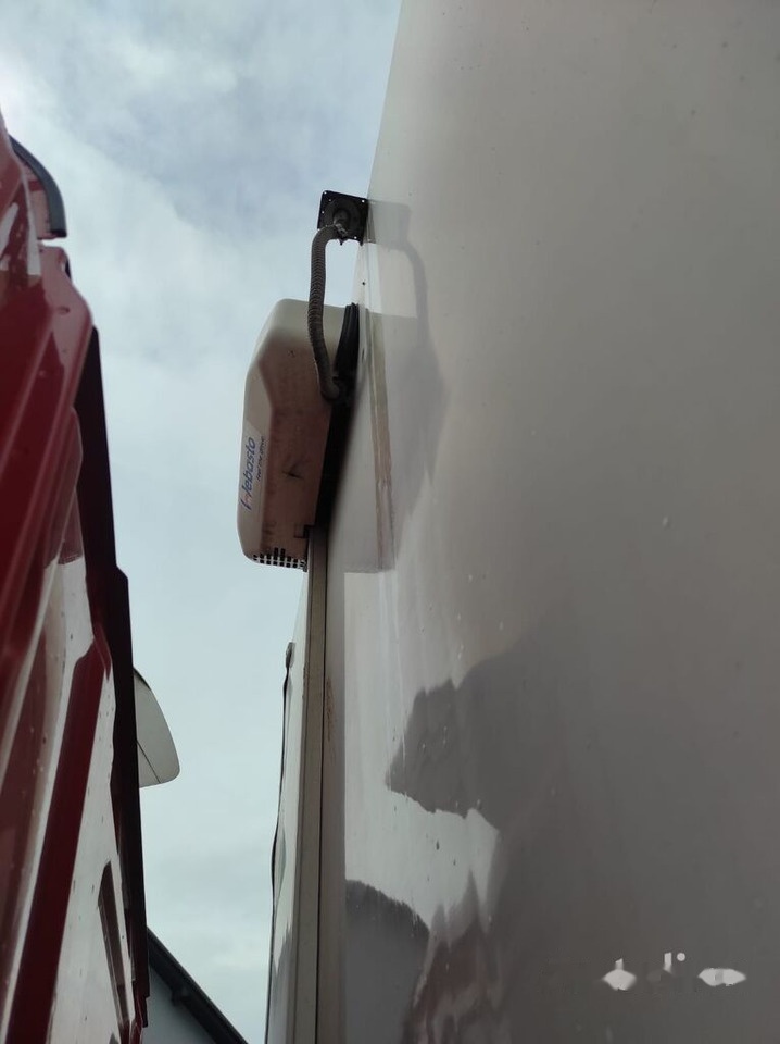 Refrigerator truck Scania P 320: picture 25