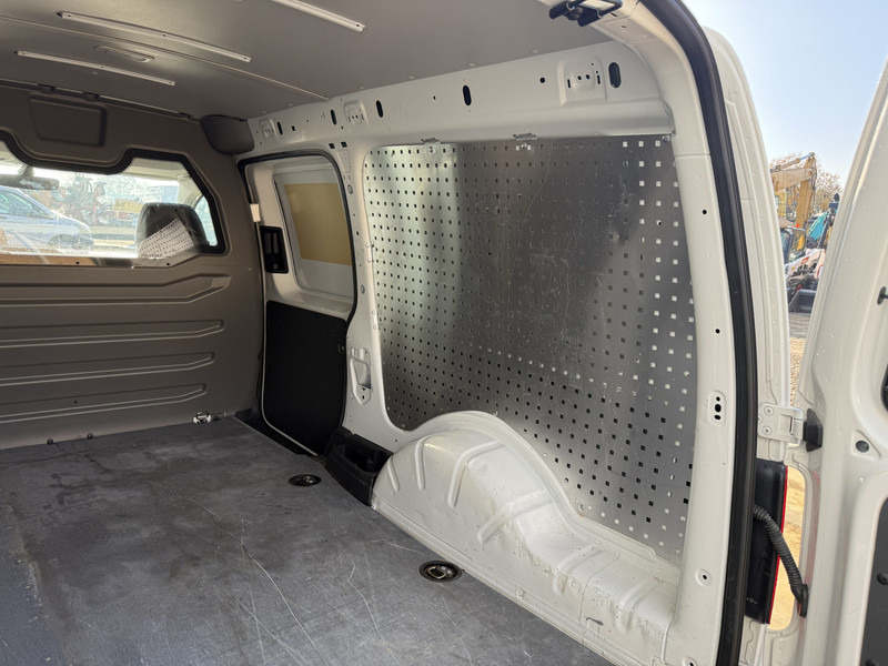 Small van, Electric van Volkswagen E-Caddy 113PK L2H1 Elektrisch Caddy ABT Maxi 37,3kWh 159km WLTP Trekhaak Airco Stoelverwarming Parkeersensoren Achter: picture 15 Small van, Electric van Volkswagen E-Caddy 113PK L2H1 Elektrisch Caddy ABT Maxi 37,3kWh 159km WLTP Trekhaak Airco Stoelverwarming Parkeersensoren Achter: picture 15