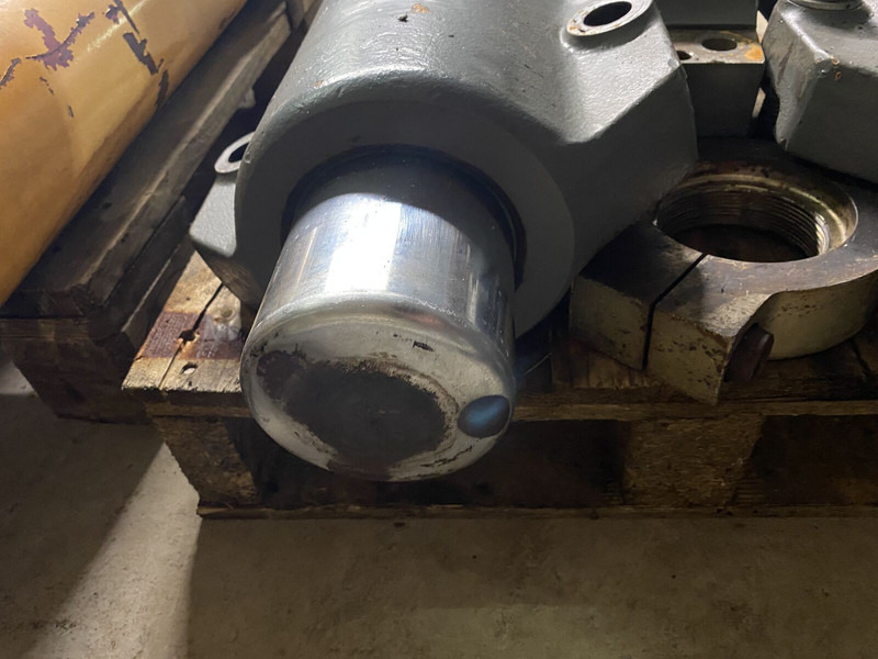Liebherr A934C - Hydraulic cylinder: picture 5 Liebherr A934C - Hydraulic cylinder: picture 5