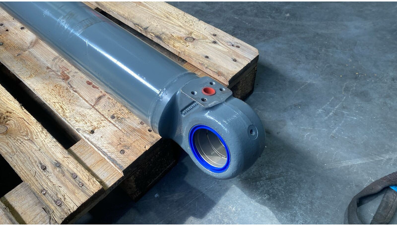 Liebherr Stick Cylinder - Hydraulic cylinder: picture 3 Liebherr Stick Cylinder - Hydraulic cylinder: picture 3