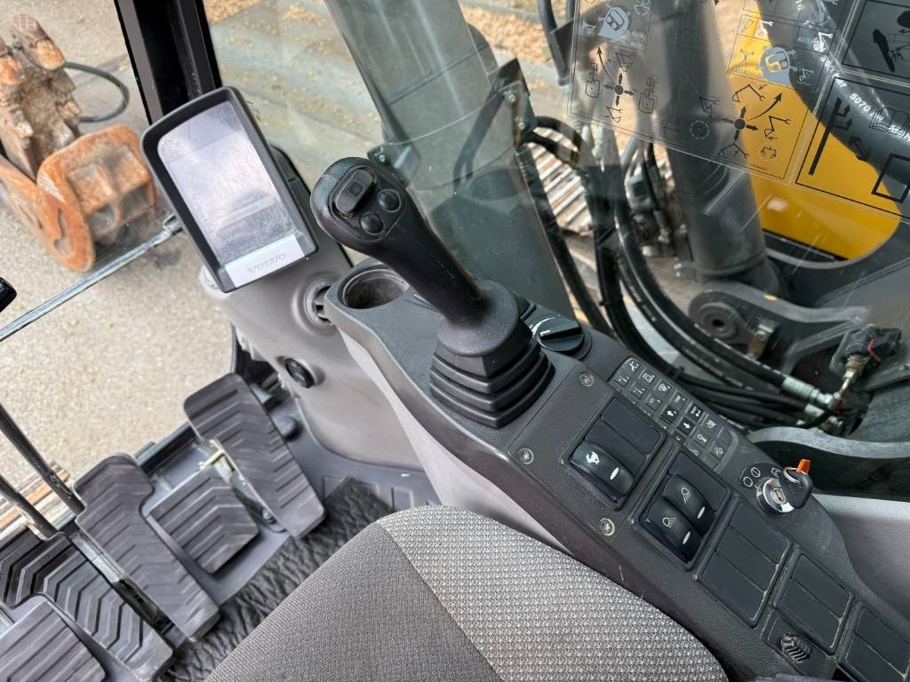 Crawler excavator Volvo EC 240 C N L: picture 15