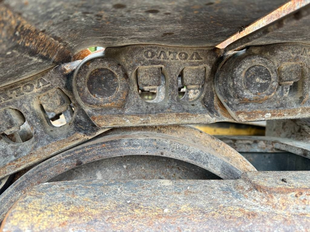 Crawler excavator Volvo EC 240 C N L: picture 19
