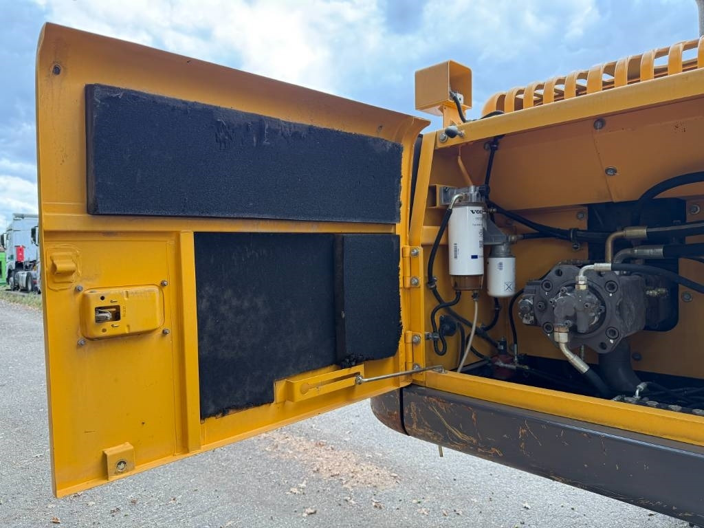 Crawler excavator Volvo EC 240 C N L: picture 49