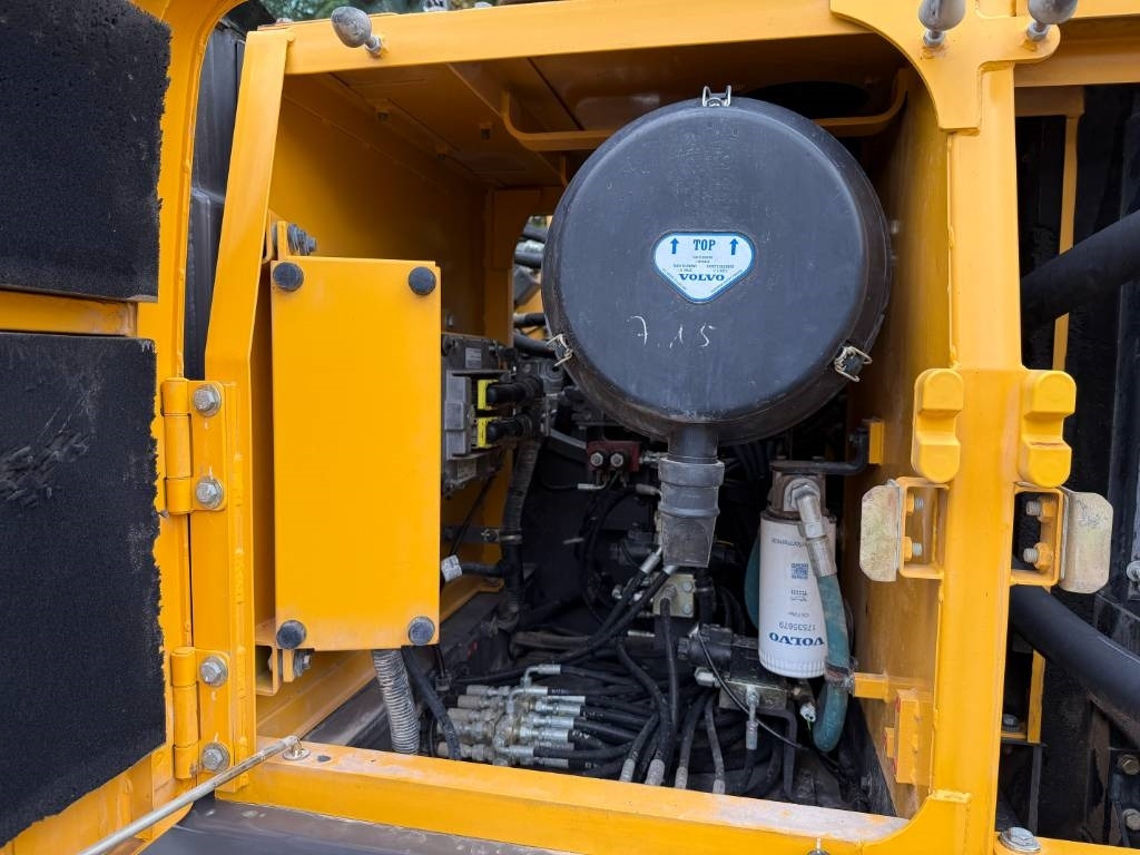 Crawler excavator Volvo EC 240 C N L: picture 44