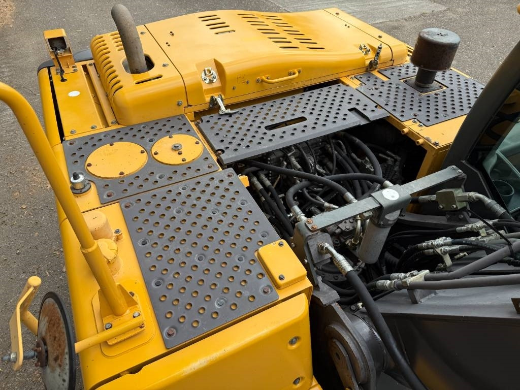 Crawler excavator Volvo EC 240 C N L: picture 38