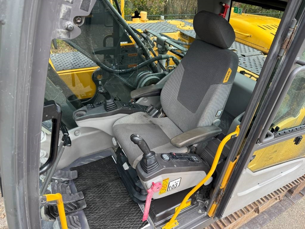 Crawler excavator Volvo EC 240 C N L: picture 9