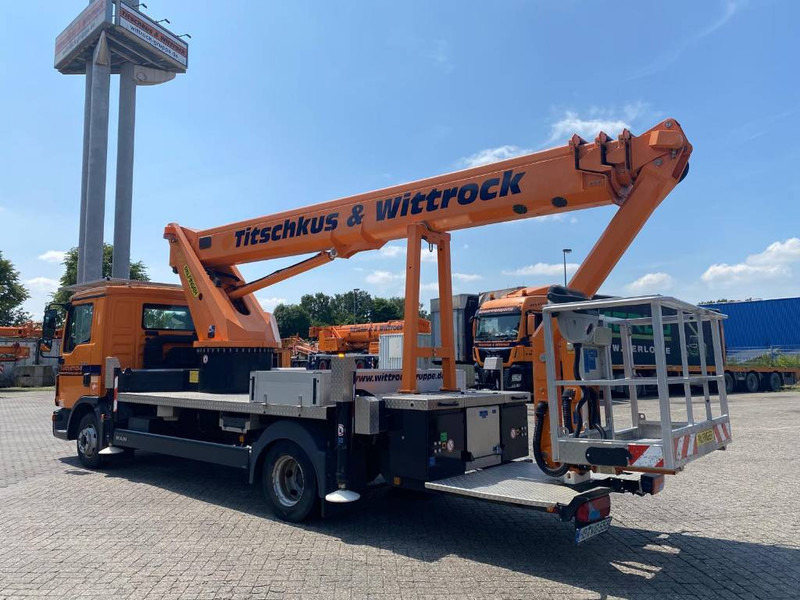 Palfinger P 300 - Truck mounted aerial platform: picture 5 Palfinger P 300 - Truck mounted aerial platform: picture 5