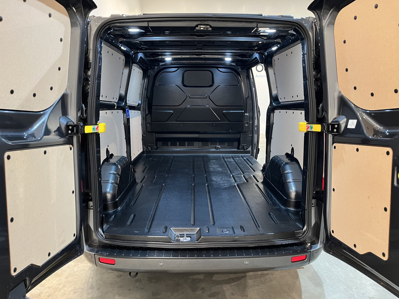 Ford Transit Custom 2.0 TDCI L2H1 Limited 130 PK / Euro 6 / Airco / Cruise Control / CarPlay / PDC / Navigatie / 3-Zits / 16.200 KM !! / BPM VRIJ !! - Small van: picture 5 Ford Transit Custom 2.0 TDCI L2H1 Limited 130 PK / Euro 6 / Airco / Cruise Control / CarPlay / PDC / Navigatie / 3-Zits / 16.200 KM !! / BPM VRIJ !! - Small van: picture 5
