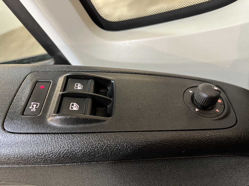 Leasing of Peugeot Boxer 335 2.2 BlueHDi 165 L4 Bakwagen / Dhollandia Laadklep / Euro 6 / Airco / Cruise Control / 3-Zits  / BPM VRIJ !! Peugeot Boxer 335 2.2 BlueHDi 165 L4 Bakwagen / Dhollandia Laadklep / Euro 6 / Airco / Cruise Control / 3-Zits  / BPM VRIJ !!: picture 13