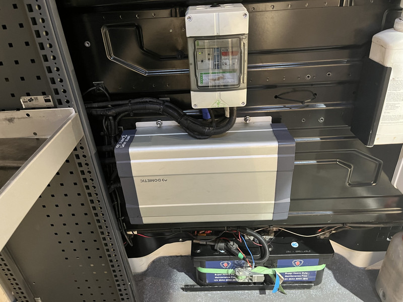 Panel van, Combi van Volkswagen Crafter 35 2.0 TDI L3H3 180 PK Servicebus / Bott Inrichting / Euro 6 / Trekhaak 3000 KG / 220V. / Airco / Navigatie / CarPlay / Cruise Control / PDC 85.250 KM !!: picture 10