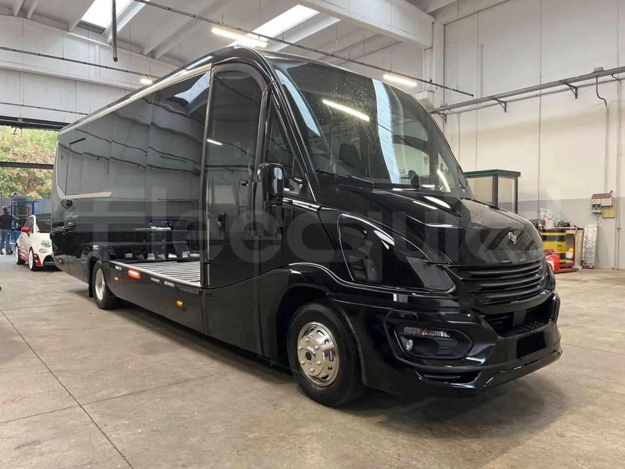 Iveco Daily - Coach: picture 1 Iveco Daily - Coach: picture 1
