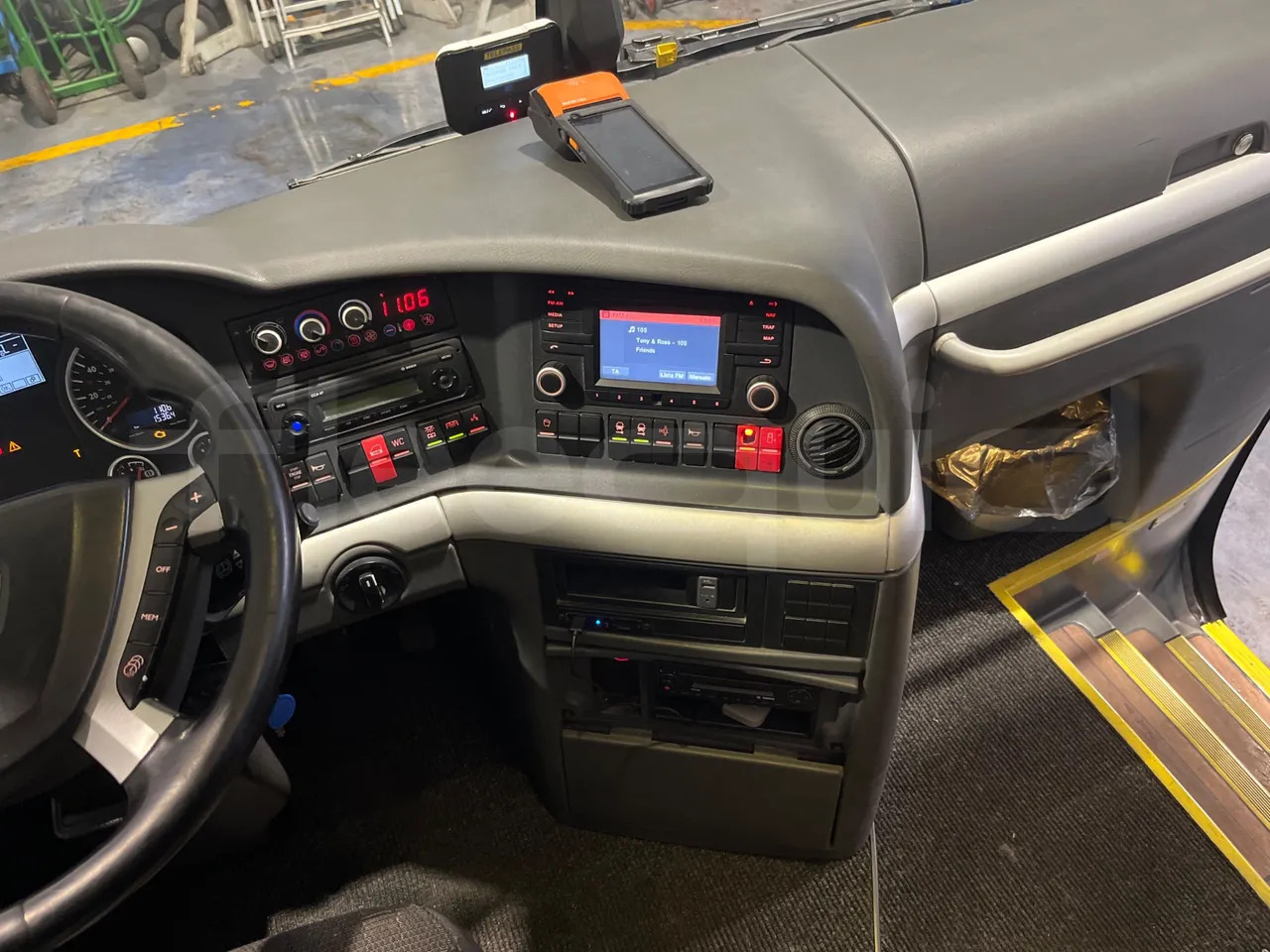 Coach Man Lion's Coach: picture 24