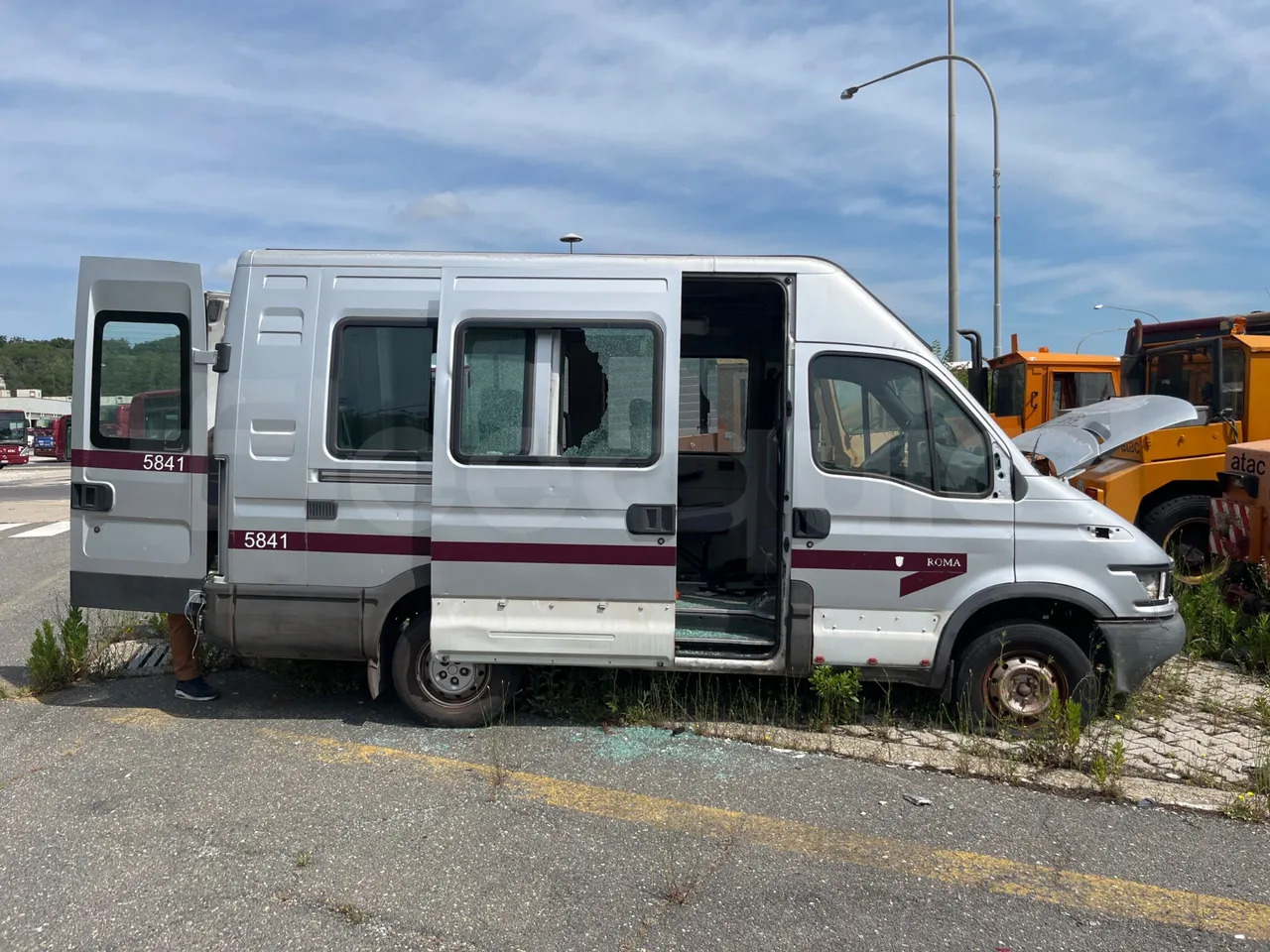 N. 2 Iveco Daily - Minibus, Passenger van: picture 2 N. 2 Iveco Daily - Minibus, Passenger van: picture 2