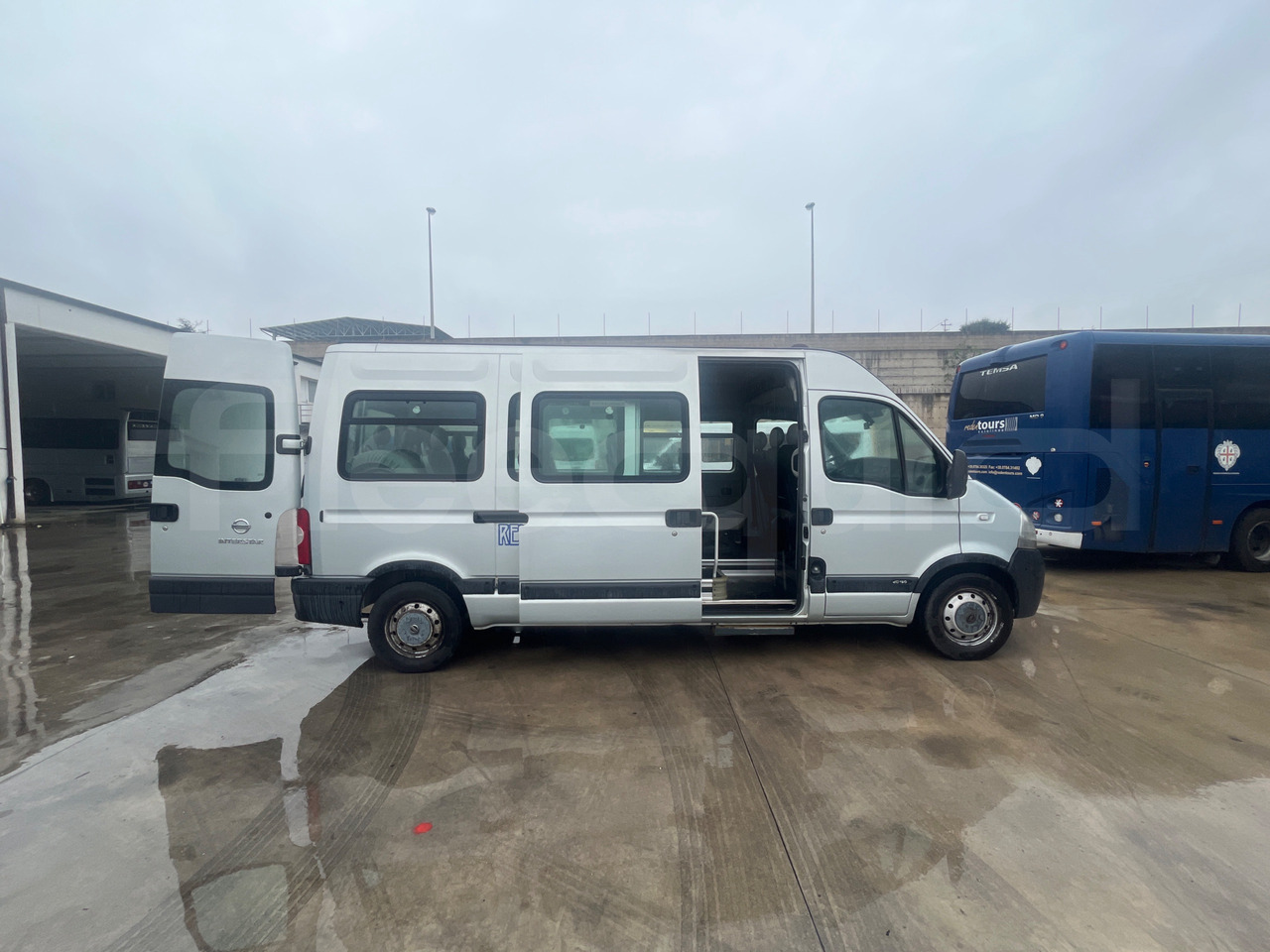 Nissan Interstar - Minibus, Passenger van: picture 4 Nissan Interstar - Minibus, Passenger van: picture 4