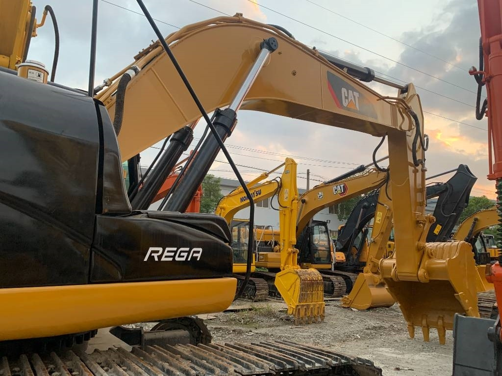 CAT 325 D - Crawler excavator: picture 2 CAT 325 D - Crawler excavator: picture 2