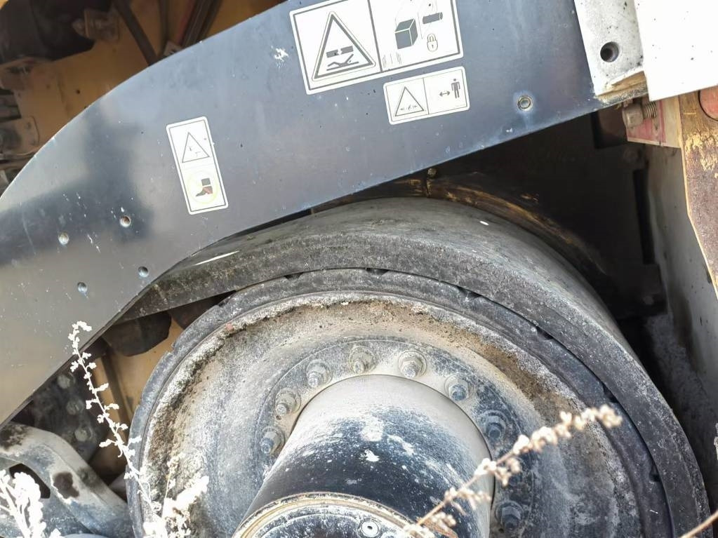CAT AP655F - Asphalt paver: picture 4 CAT AP655F - Asphalt paver: picture 4