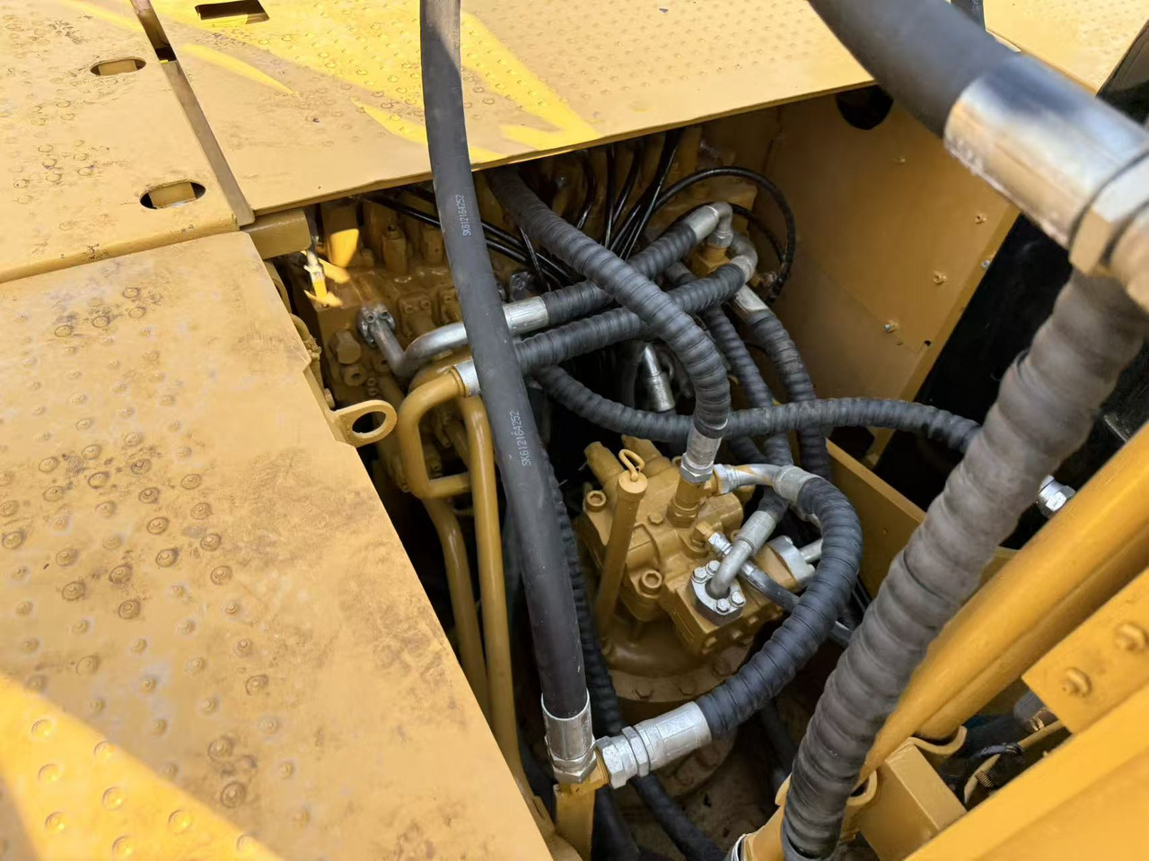 Caterpillar 323 - Excavator: picture 2 Caterpillar 323 - Excavator: picture 2