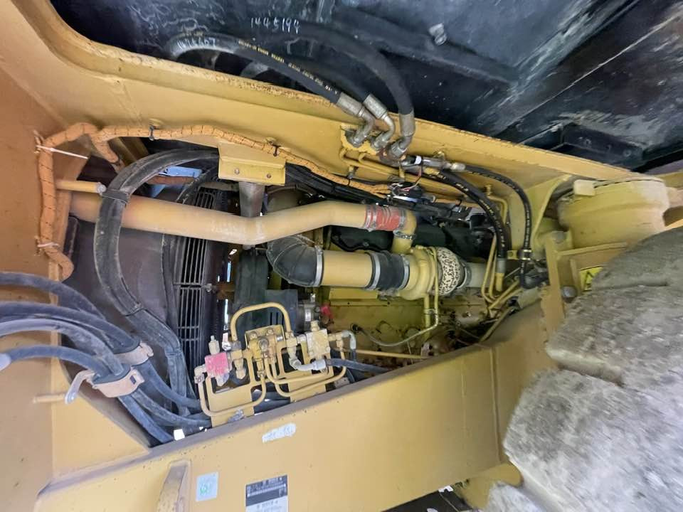 Rigid dumper/ Rock truck Caterpillar Cat 773f: picture 8