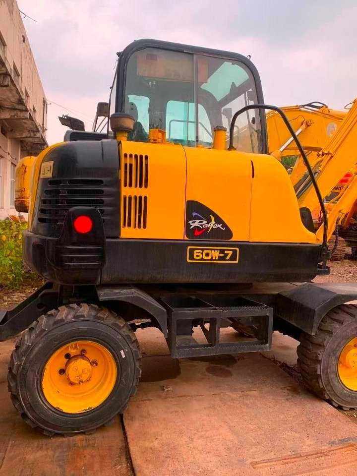 Hyundai Robex 60 W-7 - Wheel excavator: picture 3 Hyundai Robex 60 W-7 - Wheel excavator: picture 3