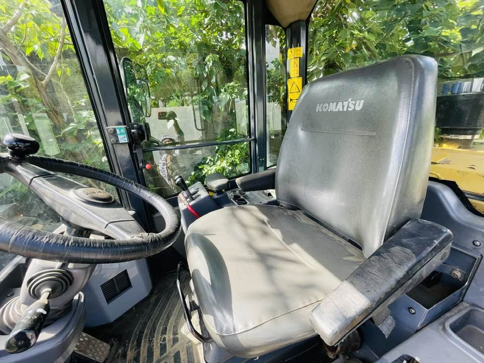 Komatsu WA320-8 - Wheel loader: picture 2 Komatsu WA320-8 - Wheel loader: picture 2