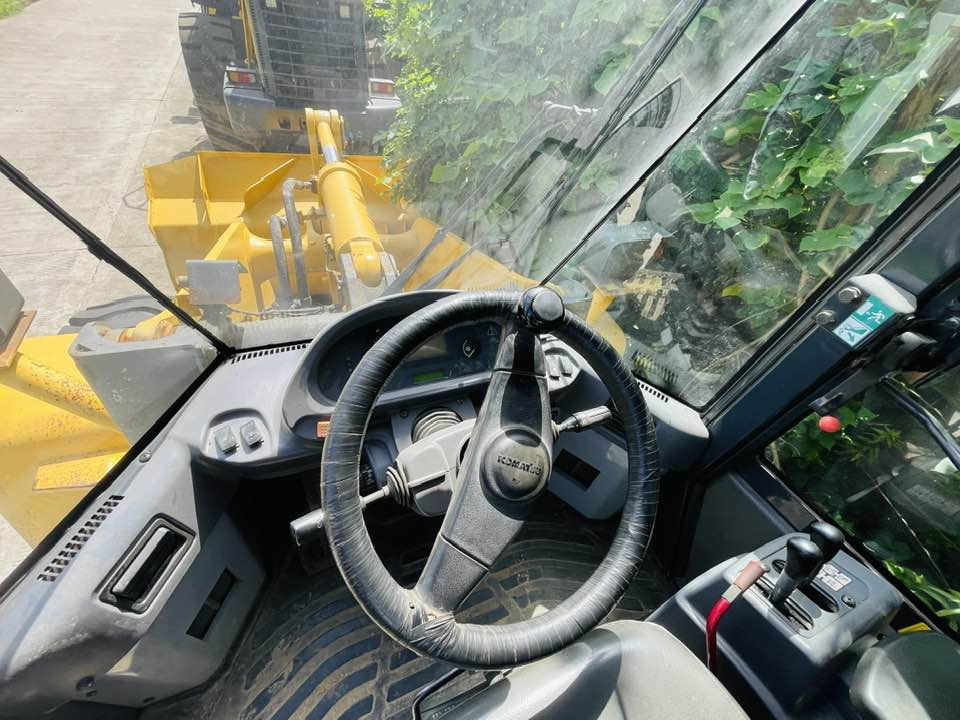 Komatsu WA320-8 - Wheel loader: picture 4 Komatsu WA320-8 - Wheel loader: picture 4
