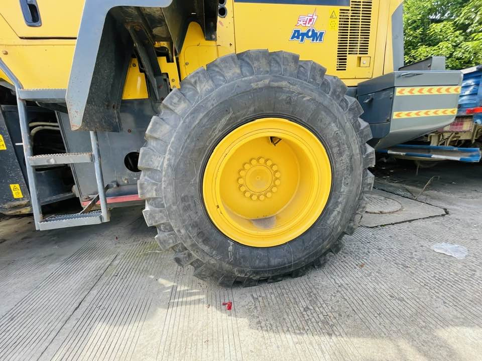 Komatsu WA320 - Wheel loader: picture 5 Komatsu WA320 - Wheel loader: picture 5