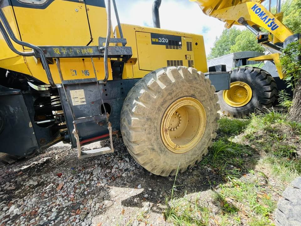 Komatsu WA320 - Wheel loader: picture 3 Komatsu WA320 - Wheel loader: picture 3