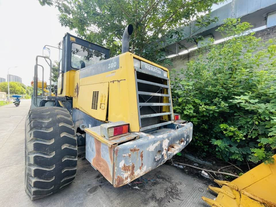 Komatsu WA380-8 - Wheel loader: picture 3 Komatsu WA380-8 - Wheel loader: picture 3
