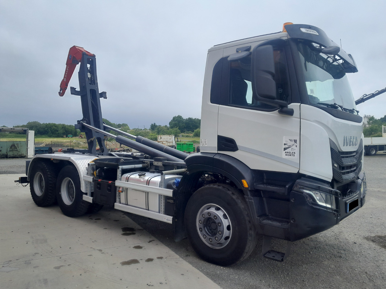 IVECO - Hook lift truck: picture 2 IVECO - Hook lift truck: picture 2