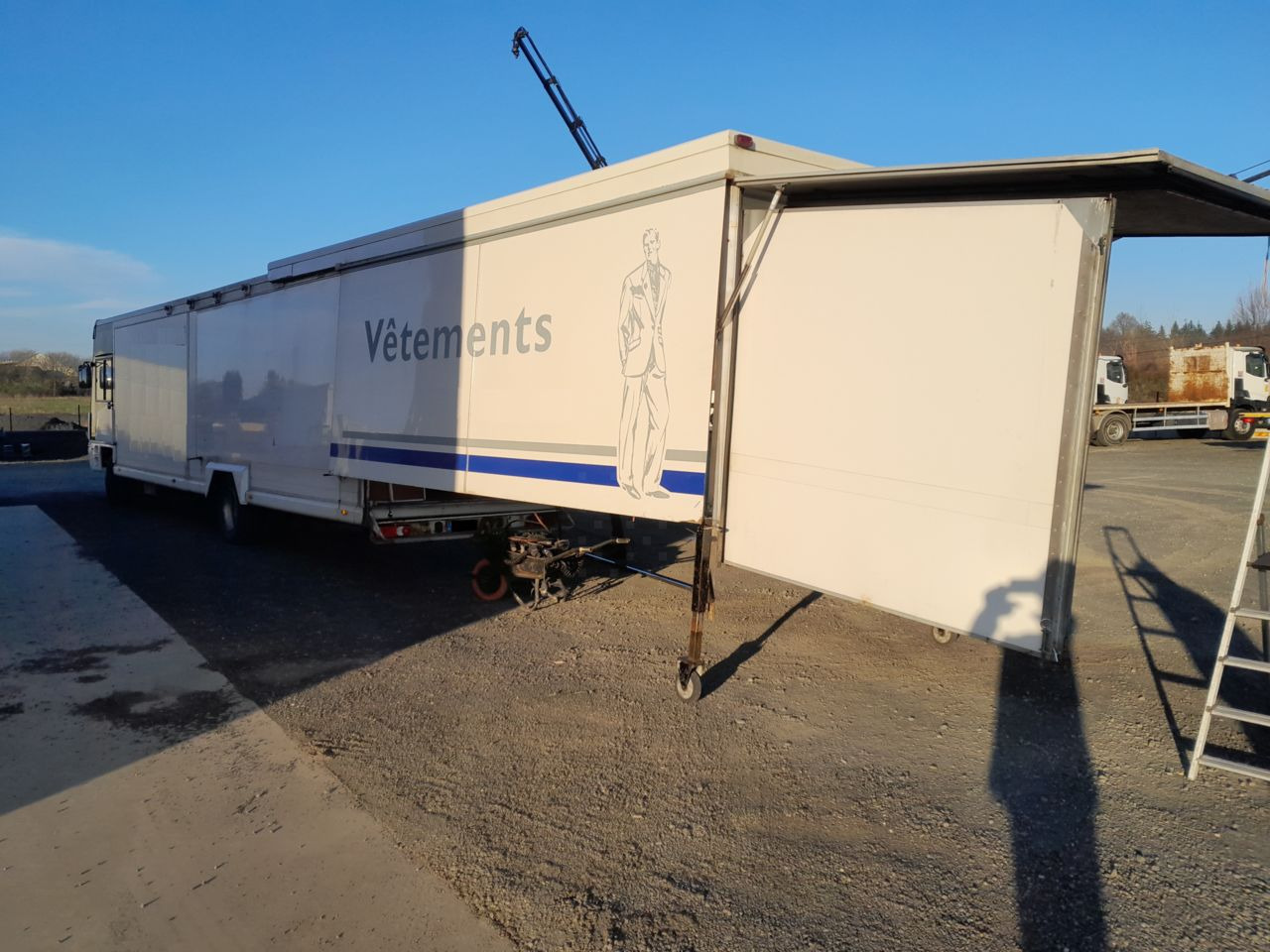 Renault ETAL MOBILE 4x2 Shop Truck - Vending truck: picture 3 Renault ETAL MOBILE 4x2 Shop Truck - Vending truck: picture 3