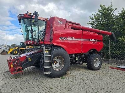 Case IH AXIAL FLOW 8010 - Combine harvester: picture 1 Case IH AXIAL FLOW 8010 - Combine harvester: picture 1