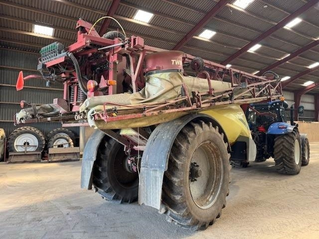 Hardi COMMANDER 7000I TWIN - Trailed sprayer: picture 5 Hardi COMMANDER 7000I TWIN - Trailed sprayer: picture 5