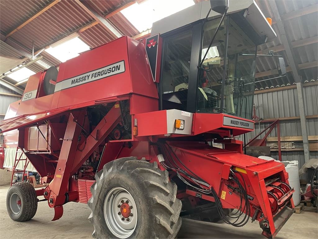Massey Ferguson MF 30 MEJETÆRSKER - Combine harvester: picture 2 Massey Ferguson MF 30 MEJETÆRSKER - Combine harvester: picture 2