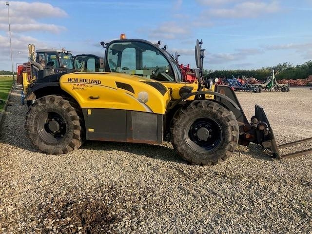 New Holland TH7.37 T4B-145HP - Telescopic handler: picture 2 New Holland TH7.37 T4B-145HP - Telescopic handler: picture 2
