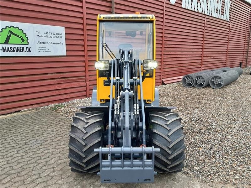 Eurotrac W12S med førerhus, skovl og gafler - Compact loader: picture 5 Eurotrac W12S med førerhus, skovl og gafler - Compact loader: picture 5