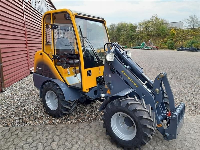 Eurotrac W12S med førerhus, skovl og gafler - Compact loader: picture 3 Eurotrac W12S med førerhus, skovl og gafler - Compact loader: picture 3