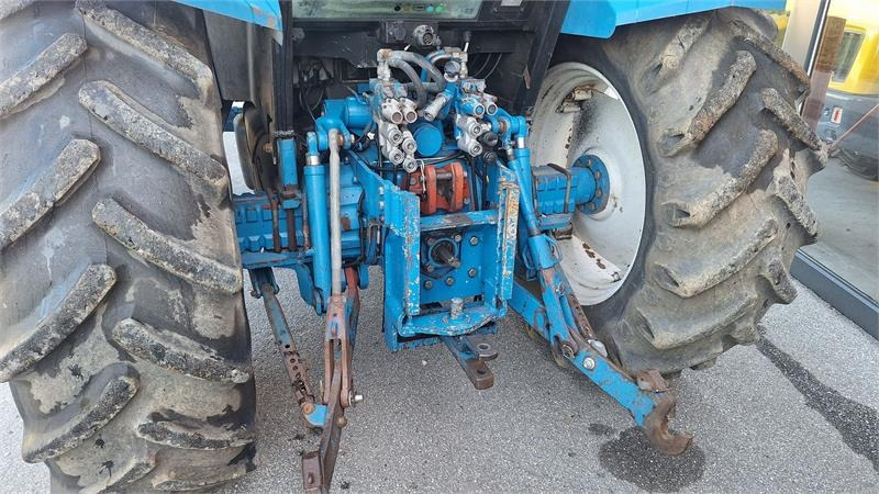 Ford 8240  - Farm tractor: picture 4 Ford 8240  - Farm tractor: picture 4
