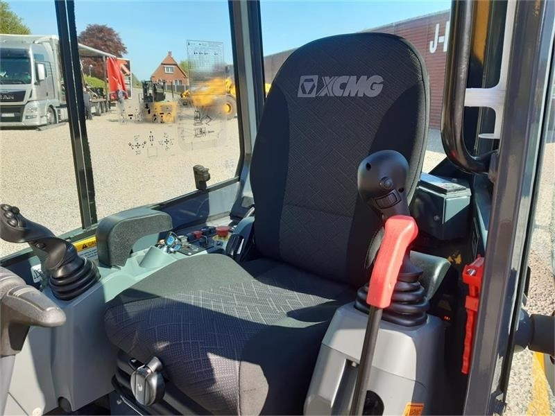 Mini excavator XCMG xe27e med rototilt: picture 7