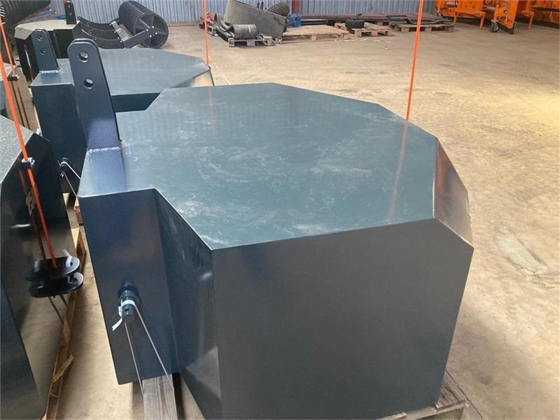 - - - j maskiner 2500KG - Counterweight: picture 2 - - - j maskiner 2500KG - Counterweight: picture 2