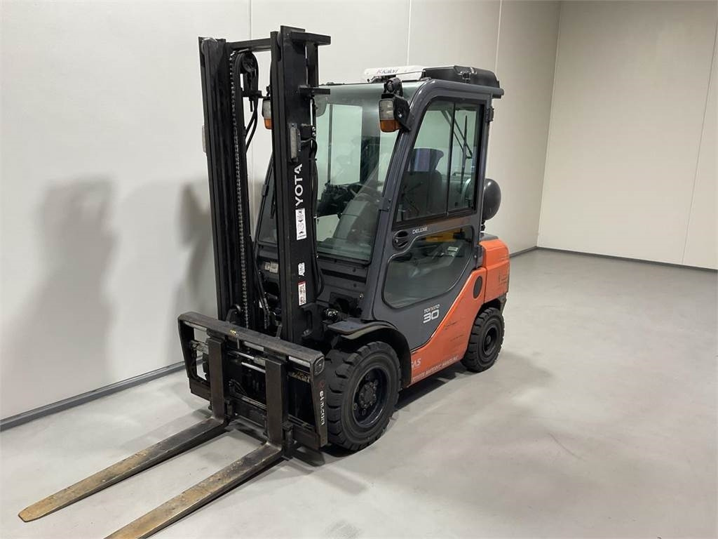 Toyota 02-8FGF30 - LPG forklift: picture 4 Toyota 02-8FGF30 - LPG forklift: picture 4