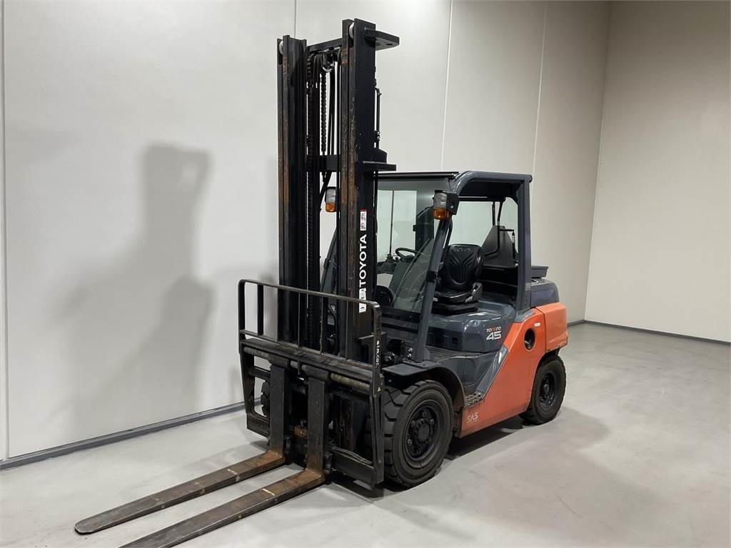Toyota 40-8FD40N  - Diesel forklift: picture 4 Toyota 40-8FD40N  - Diesel forklift: picture 4