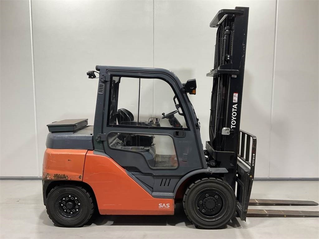 Toyota 40-8FD40N  - Diesel forklift: picture 1 Toyota 40-8FD40N  - Diesel forklift: picture 1