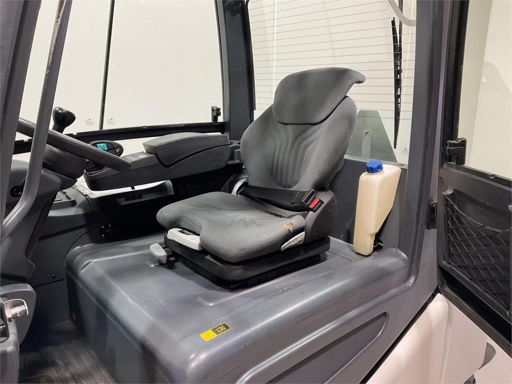 UniCarriers EP45C 2 - Electric forklift: picture 5 UniCarriers EP45C 2 - Electric forklift: picture 5