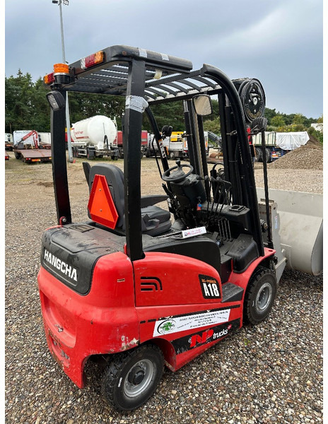NP truck A18 truck with shovel and forks - Electric forklift: picture 2 NP truck A18 truck with shovel and forks - Electric forklift: picture 2
