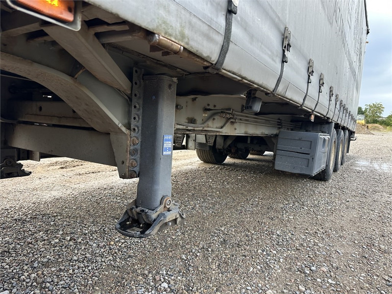 Schmitz Cargobull Machine transport trailer with bag ramp - Low loader semi-trailer: picture 5 Schmitz Cargobull Machine transport trailer with bag ramp - Low loader semi-trailer: picture 5