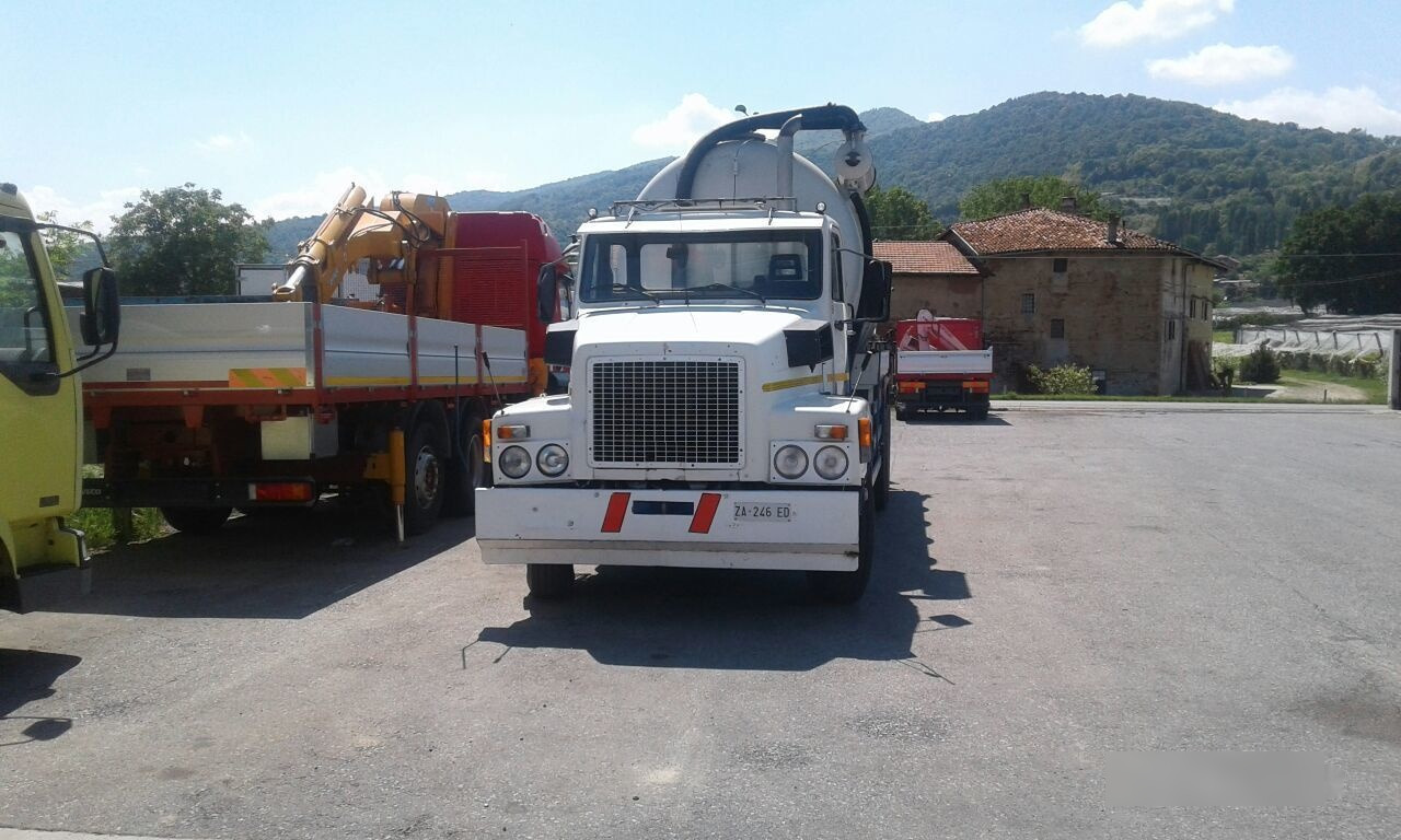 Vacuum truck Volvo N.12: picture 6 Vacuum truck Volvo N.12: picture 6