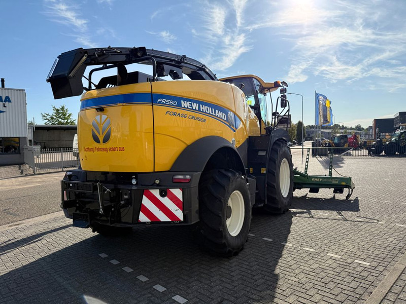New Holland FR550 Forage Cruiser + Krone Easycollect - Forage harvester: picture 4 New Holland FR550 Forage Cruiser + Krone Easycollect - Forage harvester: picture 4