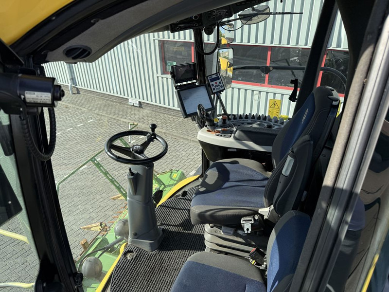 New Holland FR550 Forage Cruiser + Krone Easycollect - Forage harvester: picture 5 New Holland FR550 Forage Cruiser + Krone Easycollect - Forage harvester: picture 5
