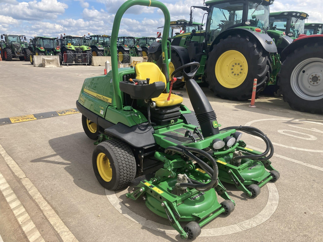 Leasing of  JD 7400A triple rotary mower JD 7400A triple rotary mower: picture 7