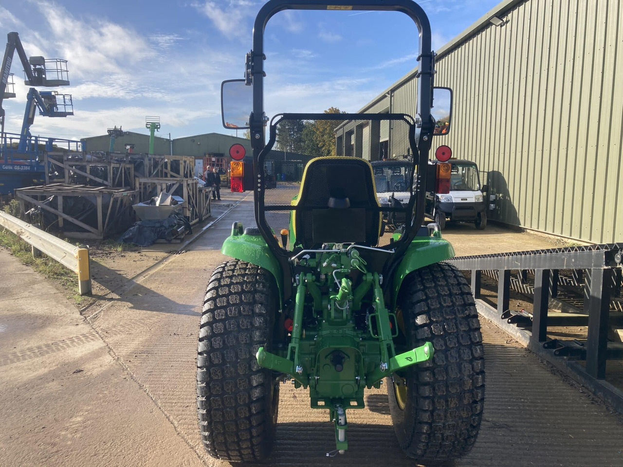 John Deere 3046R compact tractor - Compact tractor: picture 4 John Deere 3046R compact tractor - Compact tractor: picture 4